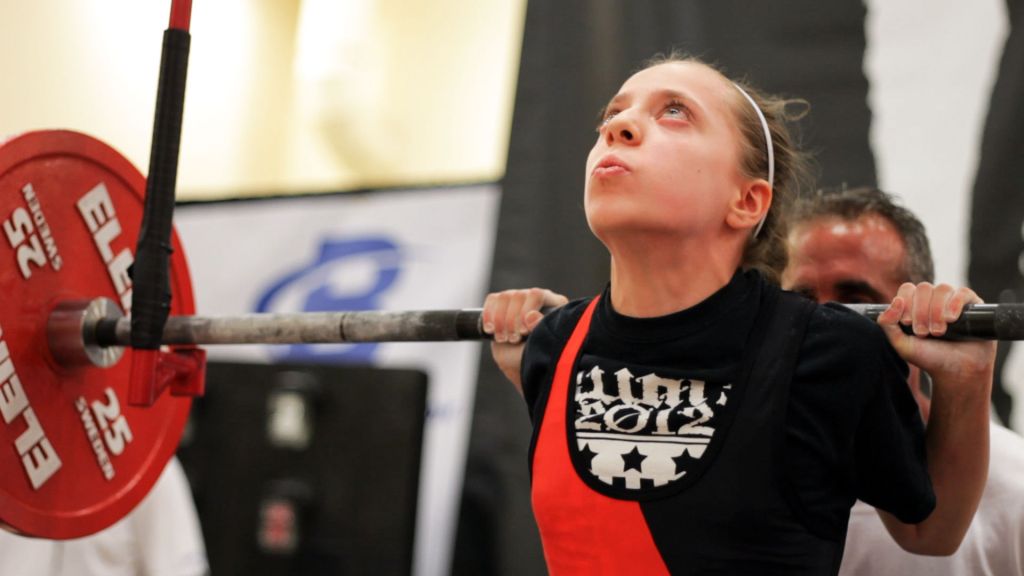 Naomi Kutin powerlifting in Supergirl