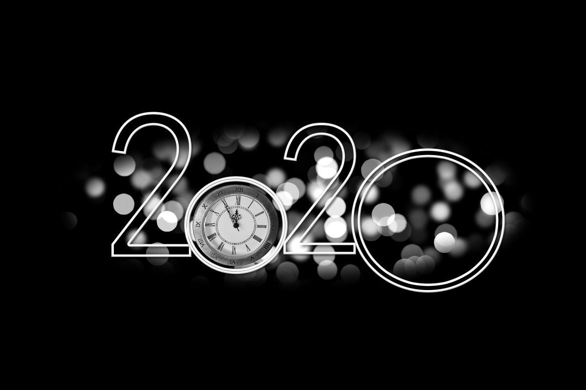 Black and white image of text reading "2020." One of the zeroes is a clock.