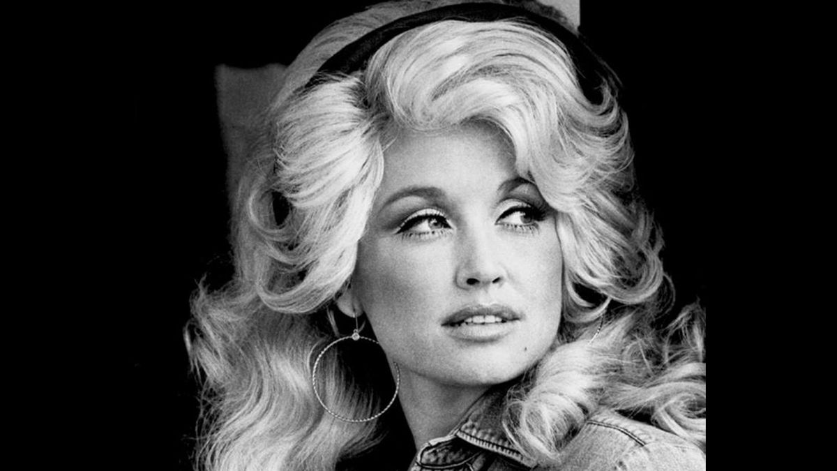 Black and white photograph of Dolly Parton from the '70s looking off camera to the right.