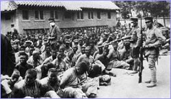 Chinese prisoners and Japanese soldiers