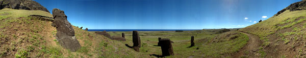 Panoramic photo of Moai