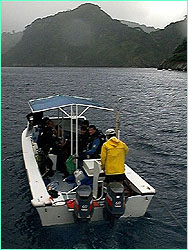 The first panga heads out along Manuelita.