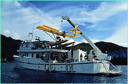 The Undersea Hunter in Chatham Bay, with ultralight