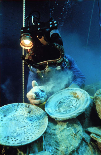 Diver with bowl